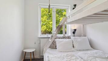 4 bedrooms, iron/ironing board, free WiFi, wheelchair access