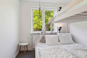 4 bedrooms, iron/ironing board, free WiFi, wheelchair access