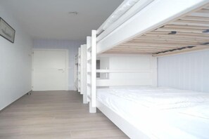 2 bedrooms, free WiFi - Apartment in Zeedijk with Sea Views (MIDDELKERKE)