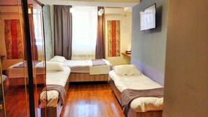 Fer et planche à repasser, Wi-Fi gratuit, draps fournis