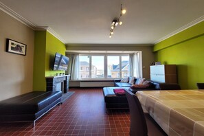 Smart TV - Apartment near the beach in vibrant area (MIDDELKERKE)