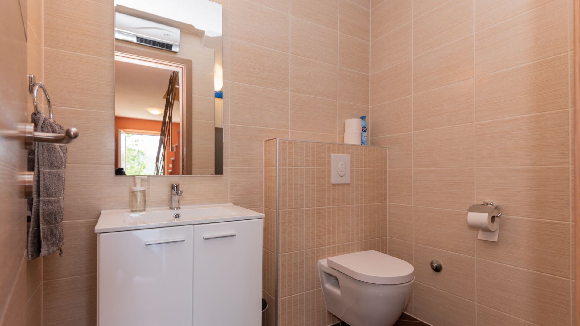 Dusche, Haartrockner, Handtücher