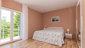 5 makuuhuonetta, silitysrauta/-lauta, ilmainen Wi-Fi, vuodevaatteet