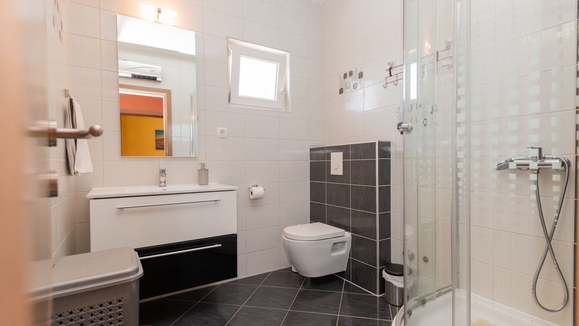 Shower, hair dryer, towels