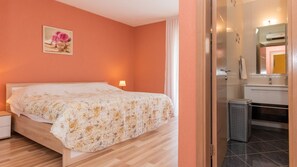 5 Schlafzimmer, Bügeleisen/Bügelbrett, kostenloses WLAN, Bettwäsche