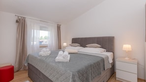 6 bedrooms, iron/ironing board, free WiFi, bed sheets