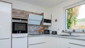 Réfrigérateur, micro-ondes, four, lave-vaisselle