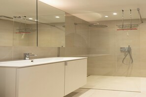 Chuveiro, secador de cabelo