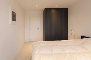2 bedrooms, iron/ironing board