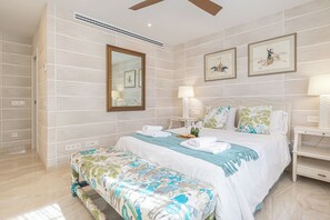 4 bedrooms, laptop workspace, iron/ironing board, free WiFi