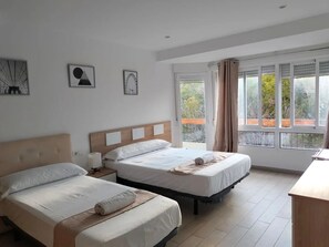 Triple Room | Free WiFi - Pension Portugal Alicante (Alicante)