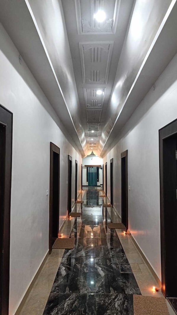 Deluxe Room | Bathroom | Shower, rainfall showerhead, designer toiletries, towels - Khajuraho Holiday Resorts (Rajnagar)