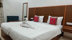 Deluxe Room | Egyptian cotton sheets, premium bedding, down duvets, memory-foam beds - Khajuraho Holiday Resorts (Rajnagar)