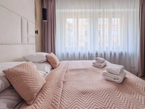 3 bedrooms, iron/ironing board, WiFi, bed sheets