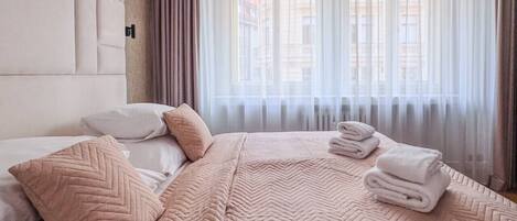 2 bedrooms, iron/ironing board, WiFi, bed sheets