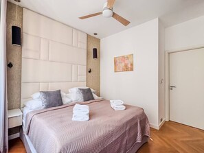 Iron/ironing board, WiFi, bed sheets - Modern 2BD Apartment Old Town (Praha 1)