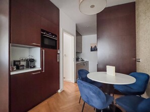 Dining - Modern 2BD Apartment Old Town (Praha 1)