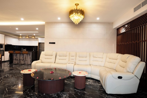 Suite Room With Sea View | Área de sala de estar | Televisión de pantalla plana de 42 pulgadas con canales vía satélite