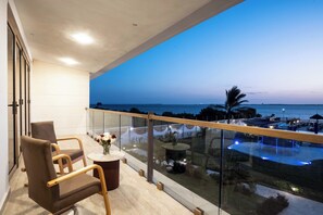 Suite Room With Sea View | Udsigt fra balkon