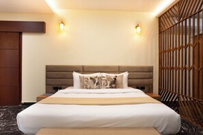 Suite Room With Sea View | Sengetøy av topp kvalitet, dundyner og memory foam-senger