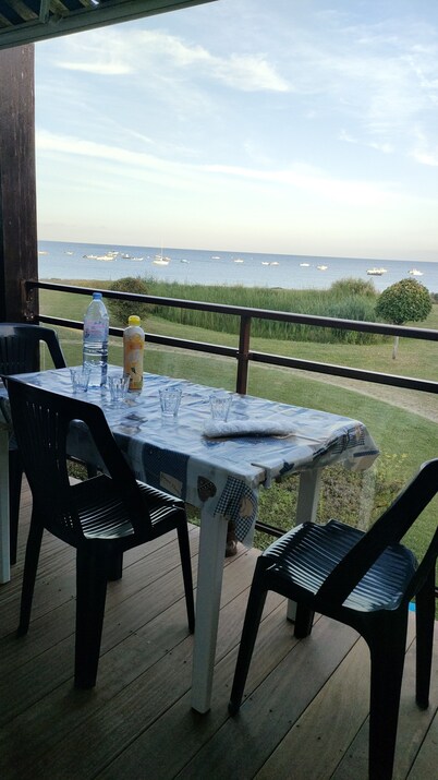 Sea view apartment direct beach access