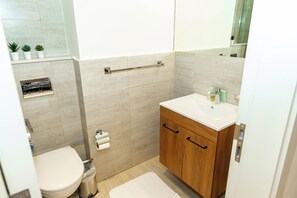 Bidet - Bloomfields Stylish STU in Oasis Masdar (Abu Dhabi)