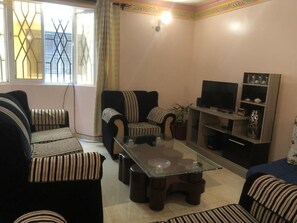 Living area - Asali Nyali, 2br Staycation Apartment 9 min to the beach (Mombasa)