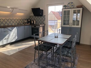 Dining - Aurora Lodge (92 m²) with Balcony and Wi-Fi (Engstingen)