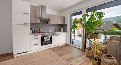 Holiday Apartment 'Pruggernglück' with Mountain View, Private Terrace and Wi-Fi