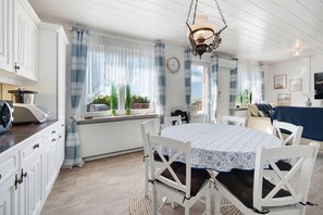 Interior - Holiday Home 'Marilene - Familienfreundlich' with Private Terrace, Wi-Fi and Air Conditioning (Krummhörn)
