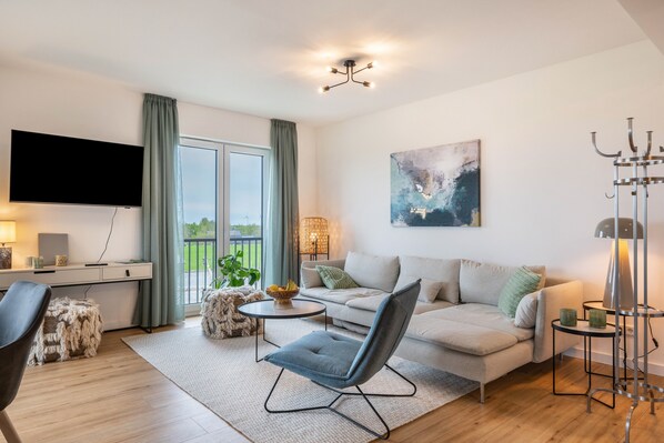 Fernseher, Stereoanlage