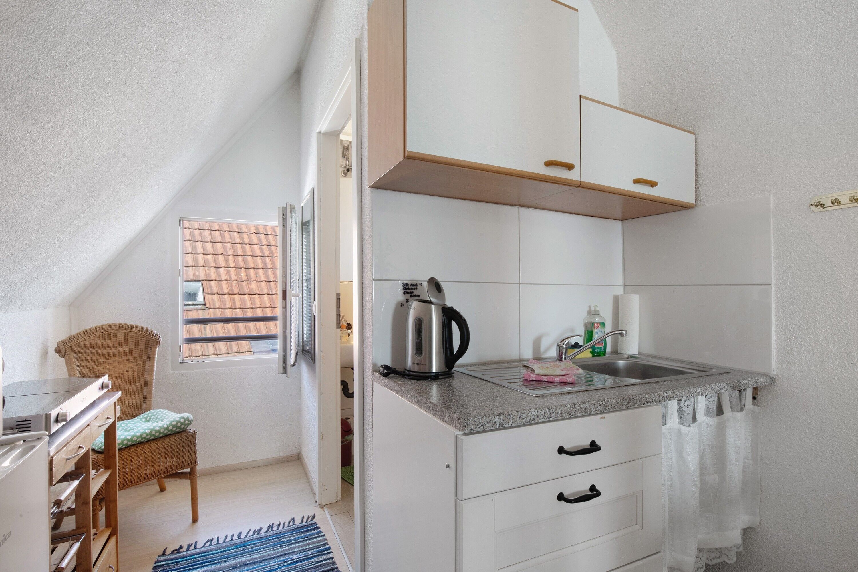 冷蔵庫、電子レンジ、コンロ、コーヒー / ティーメーカー