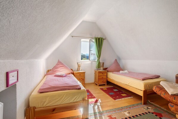 1 quarto, Wi-Fi de cortesia, roupa de cama
