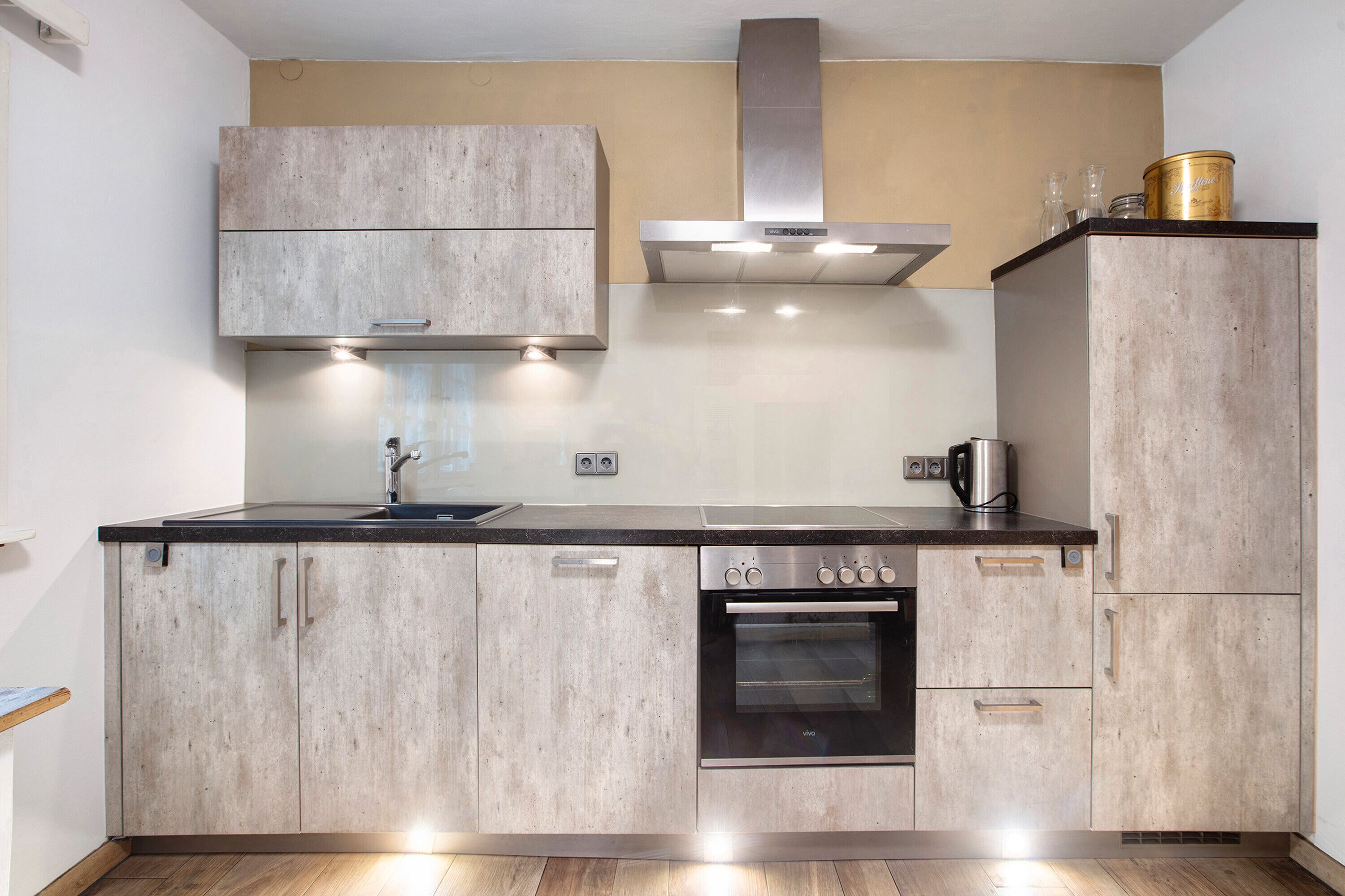 Kühlschrank, Ofen, Herdplatte, Geschirrspüler