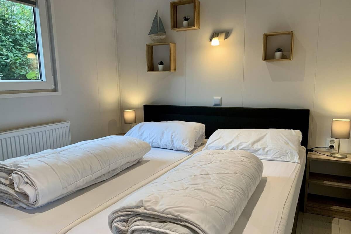 2 bedrooms
