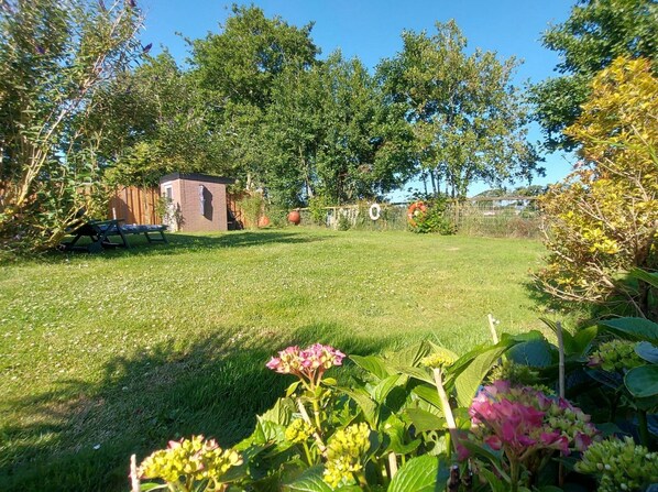 Comfort House, 2 Bedrooms | Garden