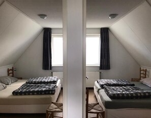 12 bedrooms, bed sheets - Bungalow for 6 People, Near the Beach (Sint Maartensvlotbrug)