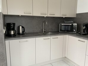 Private kitchen - Bungalow for 6 People, Near the Beach (Sint Maartensvlotbrug)