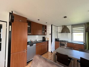 Cozinha privada | Geladeira, micro-ondas, lava-louças, cafeteira/chaleira