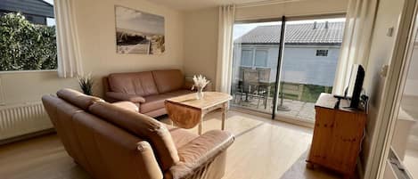 Deluxe House, 2 Bedrooms | Living room