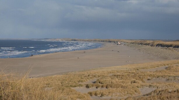 A beach with dunes and a clear sky. - Equipped Bungalow, 5 Persons (Sint Maartensvlotbrug)