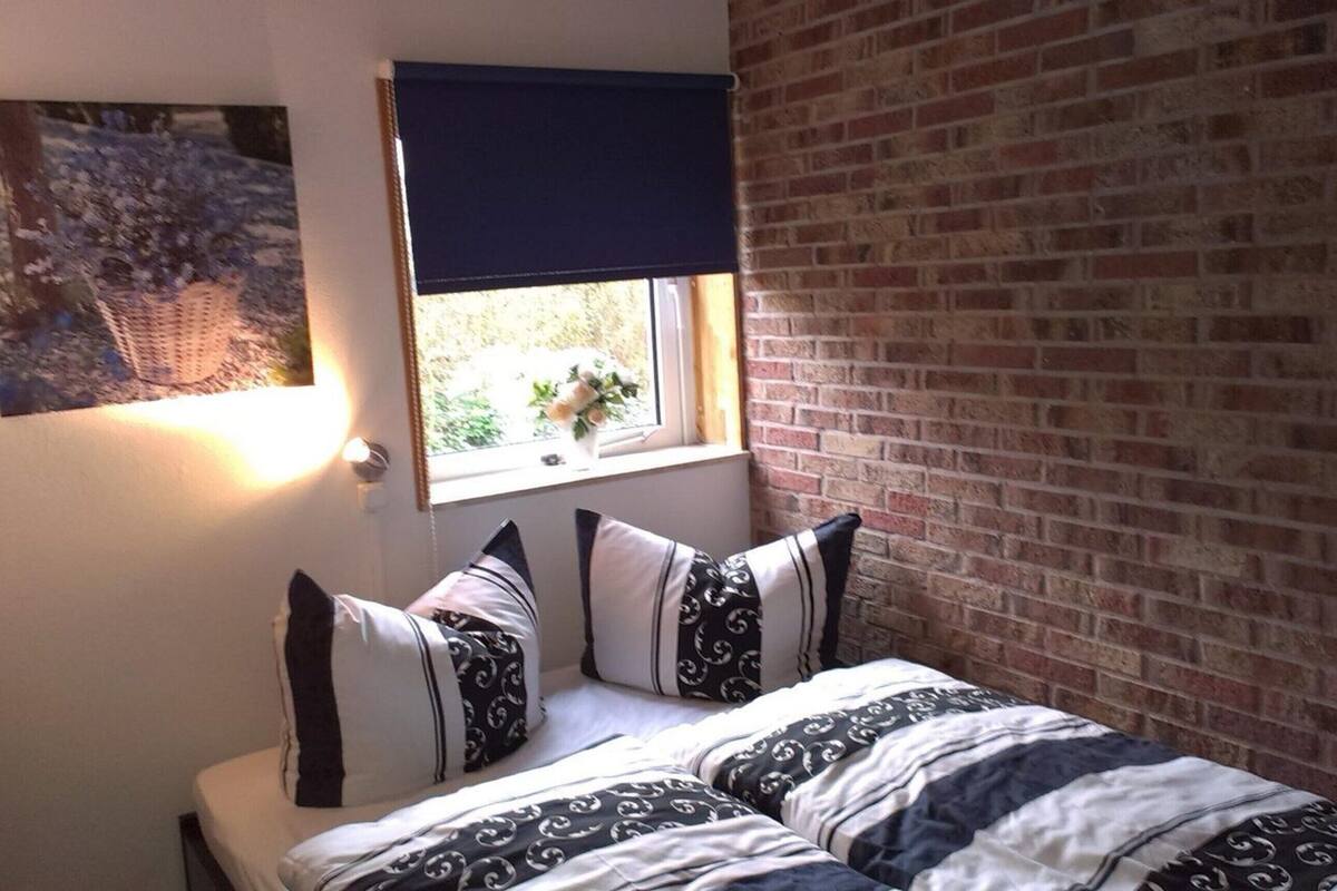 13 bedrooms, individually furnished, bed sheets