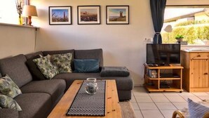 Unclassified image, 4 of 158, button - Home in Sint Maartenszee With Veranda (Sint Maartensvlotbrug)
