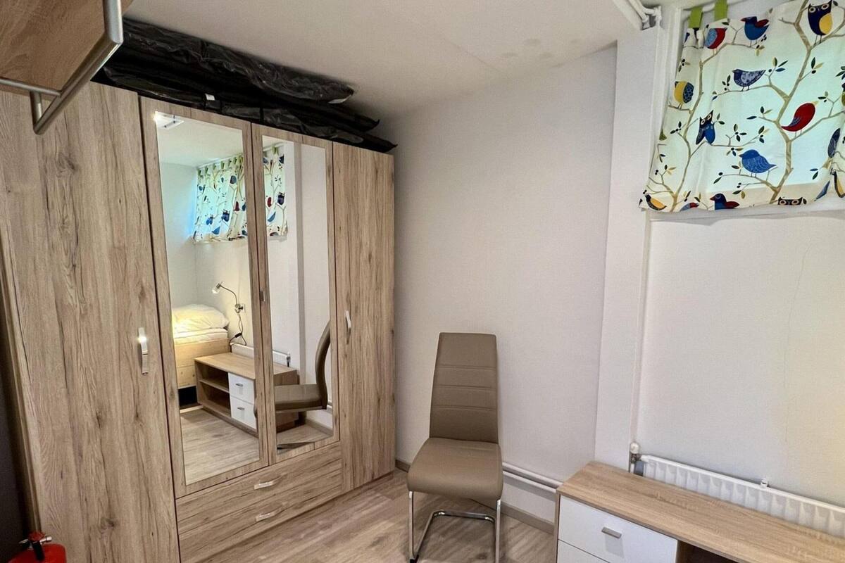 Comfort House, 3 Bedrooms | 13 bedrooms, individually furnished, iron/ironing board