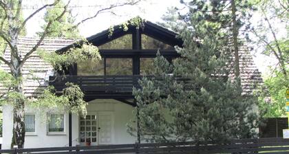 Apartment 'Hugo37 Am Bergpark' mit Gemeinschaftsgarten und WLAN