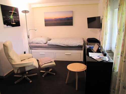 Apartment 'Hugo37 Am Bergpark' mit Gemeinschaftsgarten und WLAN