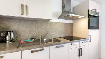 雪櫃、焗爐、爐具、洗碗機