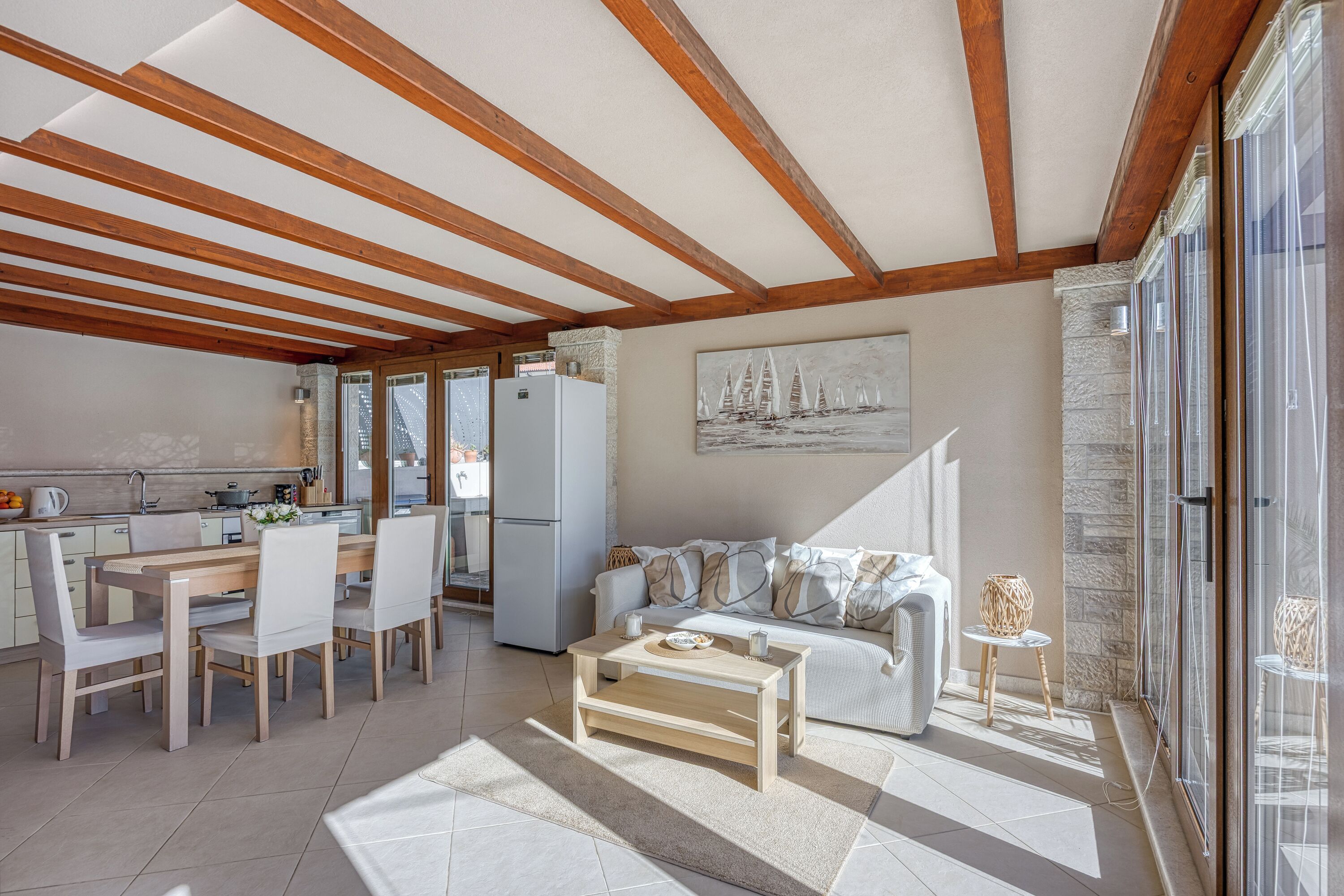 Casa familiare, camere multiple (Apartment Jakara 4) | Area soggiorno | TV 21 pollici con canali satellitari