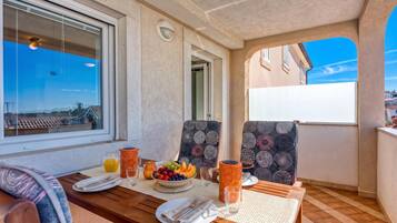Family Apartment, 1 Bedroom, Balcony (Apt Jakara 2 - Sea View Balcony) | Outdoor dining