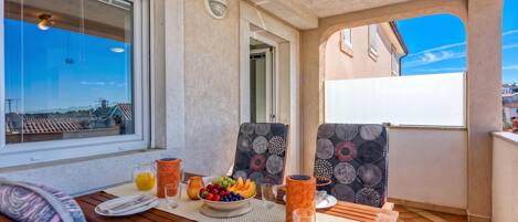 Family Apartment, 1 Bedroom, Balcony (Apt Jakara 2 - Sea View Balcony) | Outdoor dining